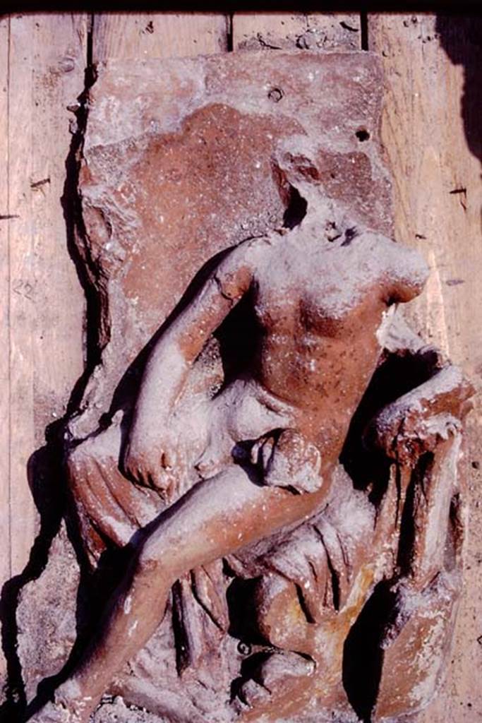 VI.17.42, Pompeii. 1983. Detail of terracotta relief on plaque. Photo by Sally Gladden.    
Source: The Wilhelmina and Stanley A. Jashemski archive in the University of Maryland Library, Special Collections (See collection page) and made available under the Creative Commons Attribution-Non Commercial License v.4. See Licence and use details. J80f0593
