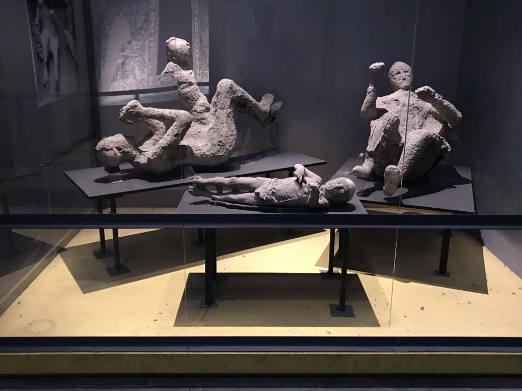 VI.17.42 Pompeii. April 2019. Plaster-casts of a family group of four. Photo courtesy of Rick Bauer.