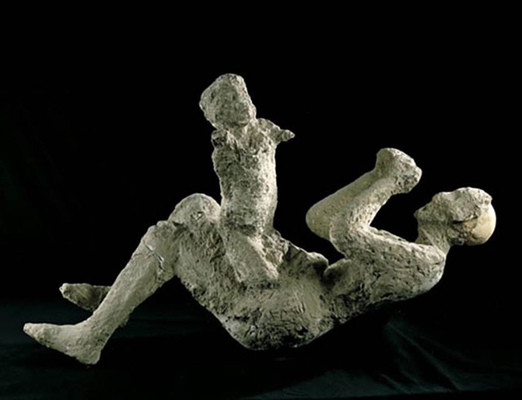 VI.17.42 Pompeii. 1974, cast of a mother and child, part of a family group of four who died under the staircase.
The group consisted of a man and a woman, who was holding a child, and a few metres away was an older child.
A golden bracelet of exceptional weight and unusual design was found on the arm of the woman.
This gave the name to the house.