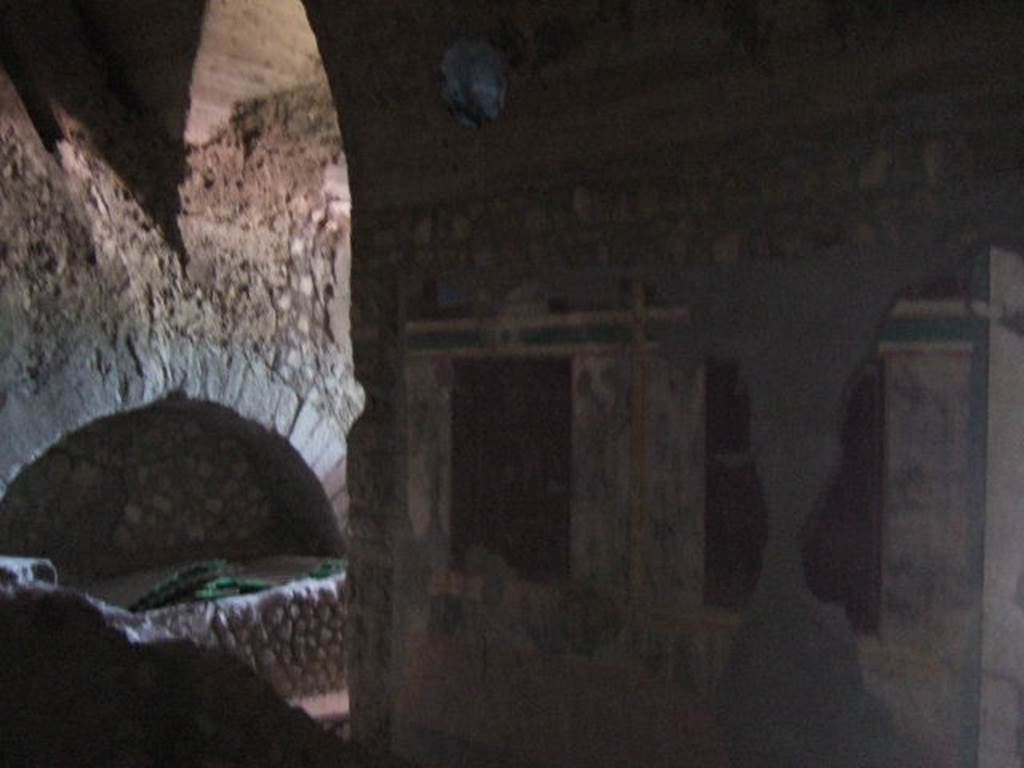 VI.17.42 Pompeii. May 2006. Room 29, original west wall. The wall is now part of a later corridor cut through room 29 to give access to the kitchen 28. See Aoyagi M. and Pappalardo U., 2006. Pompei (Regiones VI-VII) Insula Occidentalis. Napoli: Valtrend. (p. 157).