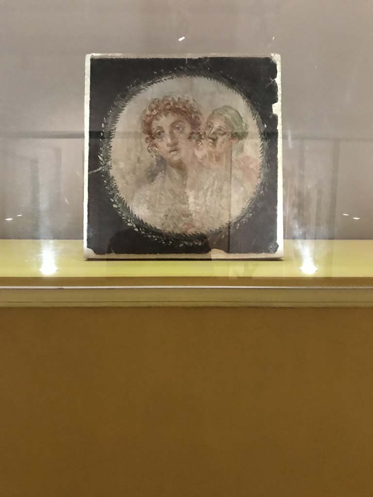 VI.17.42 Pompeii. April 2019, photographed on display in Antiquarium.
Triclinium 20 overlooking garden, east end of north wall.
Wall painting of two unidentified women, possibly Phaedra with her elderly nurse.
Parco Archeologico di Pompei, inventory number 20544.
Photo courtesy of Rick Bauer.