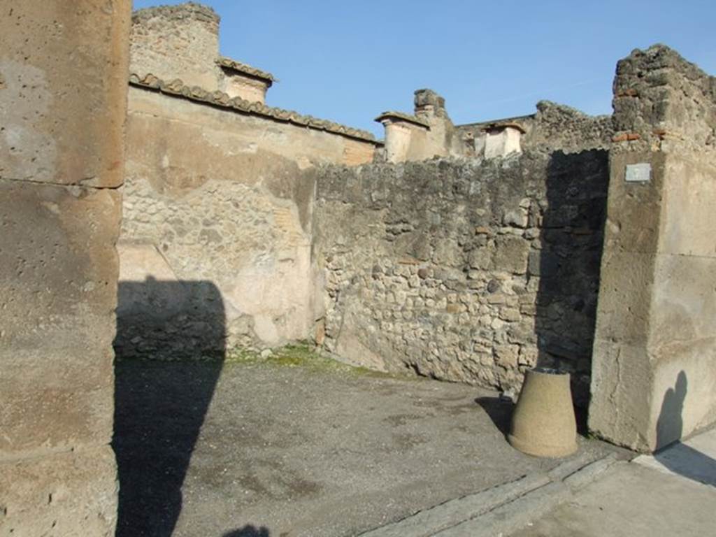 VII.1.7 Pompeii. December 2007. Entrance doorway, looking east.