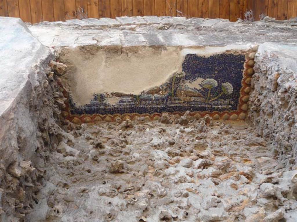 VII.1.8 Pompeii. May 2012. Nymphaeum G, west wall, mosaic at top of niche. Photo courtesy of Buzz Ferebee.