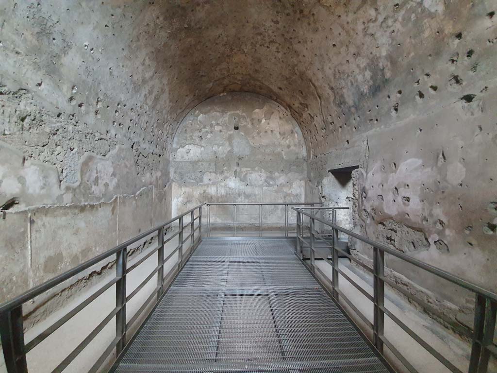 VII.1.8 Pompeii. July 2021. Tepidarium 10, looking east.   
Foto Annette Haug, ERC Grant 681269 DCOR
