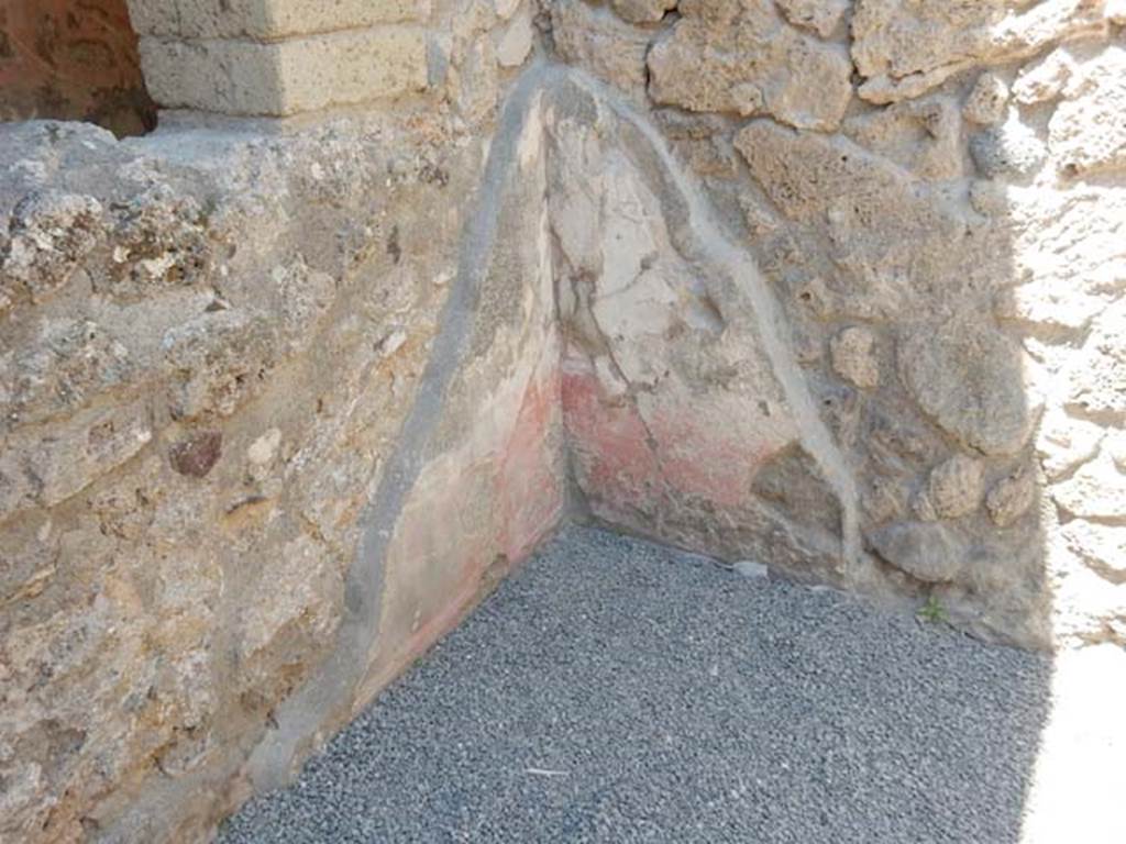 VII.1.25 Pompeii. May 2017. Remains of painted decoration in small room 28 in north-west corner of atrium, on west and north wall. Photo courtesy of Buzz Ferebee.