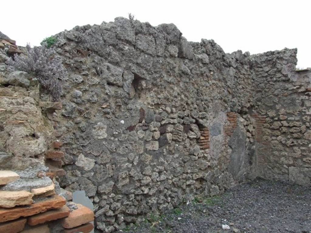 VII.1.26 Pompeii. Shop.  December 2007.  South wall.