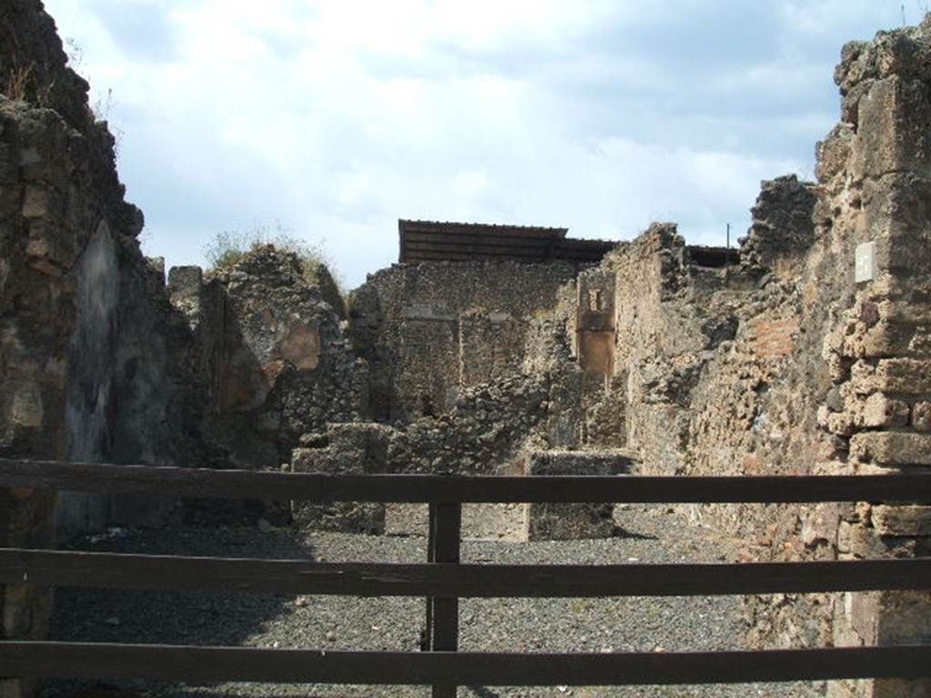 VII.1.27 Pompeii. May 2005. Entrance, looking west into the shop-room, a latrine was in the north-east corner.