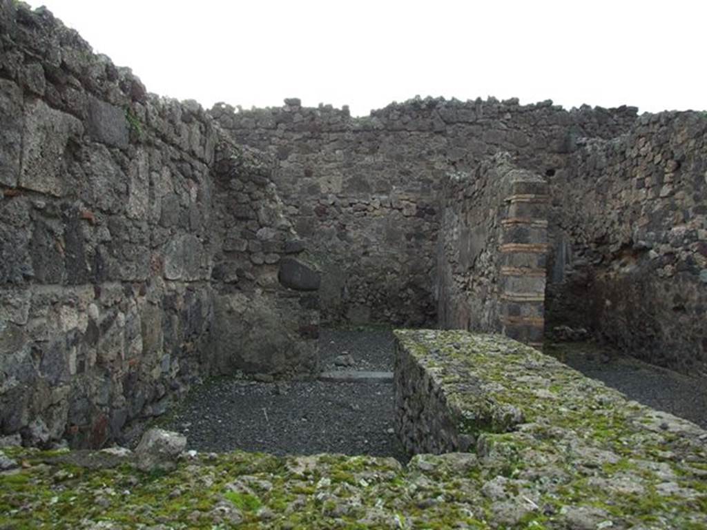 VII.1.32 Pompeii. December 2006. Looking west across caupona.