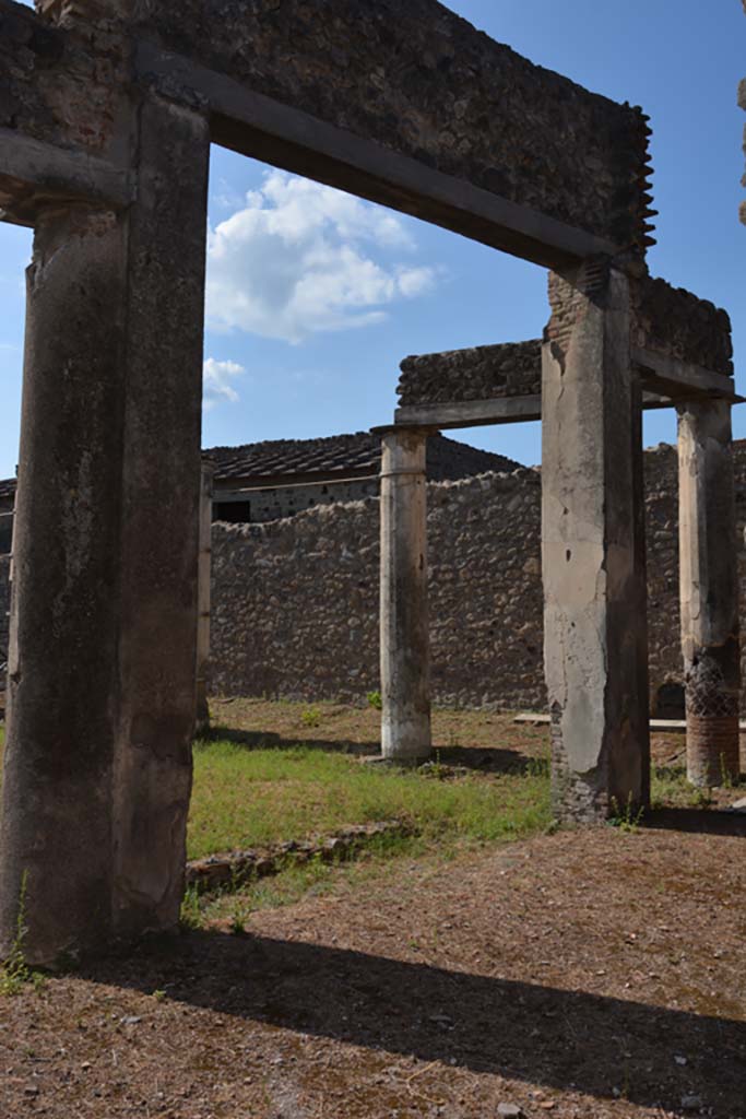 VII.1.40 Pompeii. September 2019. North-west corner of peristyle garden, looking across north portico.
Foto Annette Haug, ERC Grant 681269 DÉCOR.
