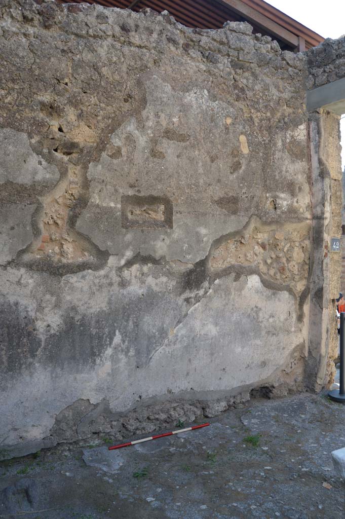 VII.1.41 Pompeii. October 2017.
Looking towards rear south wall with other doorway at VII.1.42, on right.
Foto Taylor Lauritsen, ERC Grant 681269 DÉCOR.