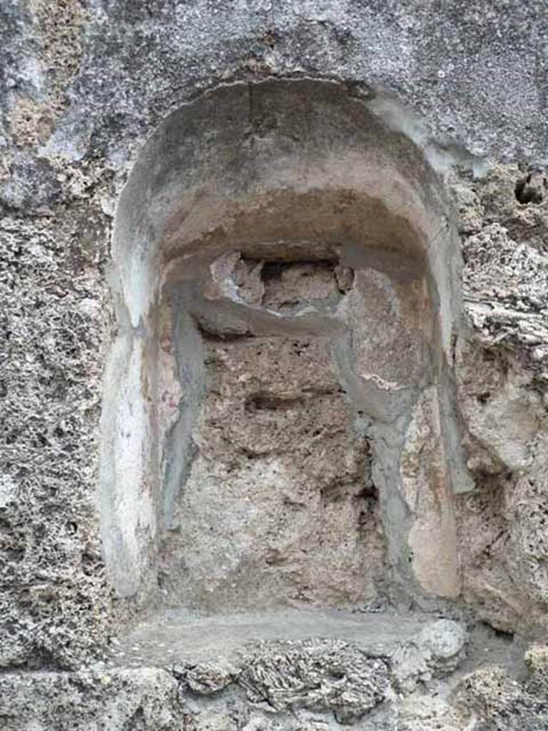 VII.1.42 Pompeii. May 2010. Niche, with remains of painting.
According to Frohlich, on the left was a Lar, in the middle was a round altar, and many figures in a group, possibly the vicomagistri.
See Frhlich, T., 1991. Lararien und Fassadenbilder in den Vesuvstdten. Mainz: von Zabern. (F44, p.324)
See Pappalardo, U., 2001. La Descrizione di Pompei per Giuseppe Fiorelli (1875). Napoli: Massa Editore. (p. 78)
