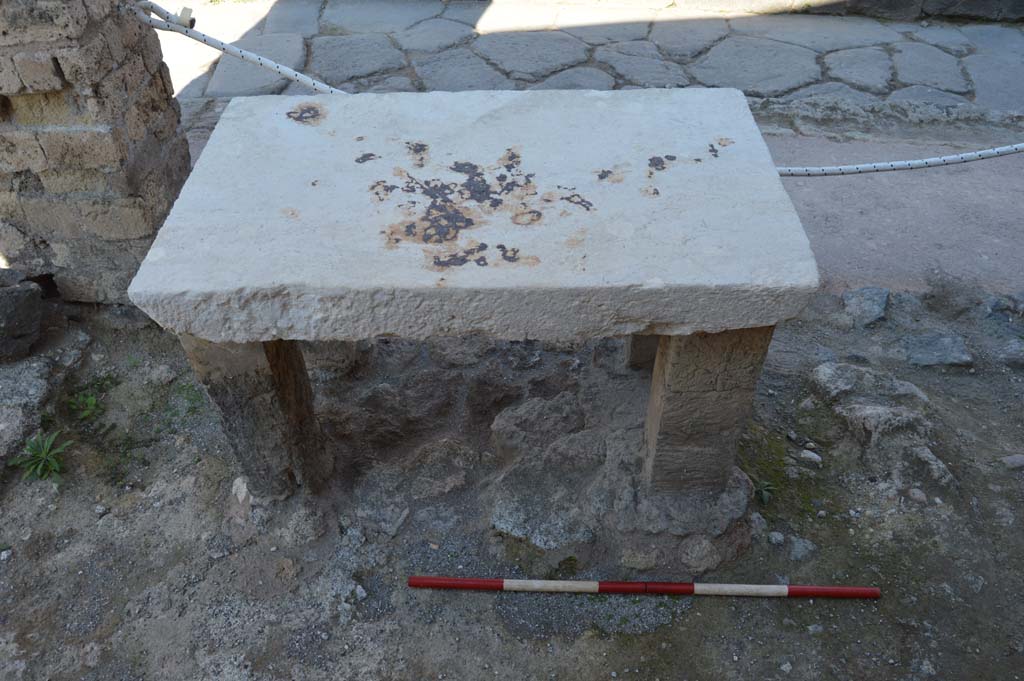 VII.1.42 Pompeii. October 2017. Looking north towards table and entrance at VII.1.41. 
Foto Taylor Lauritsen, ERC Grant 681269 DCOR.
