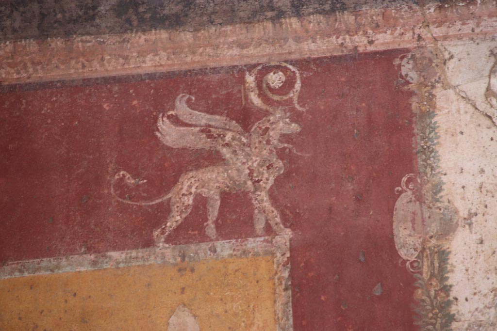 VII.1.47 Pompeii. October 2023  
Exedra 10, detail of painted griffin, from upper west end of north wall. Photo courtesy of Klaus Heese.

