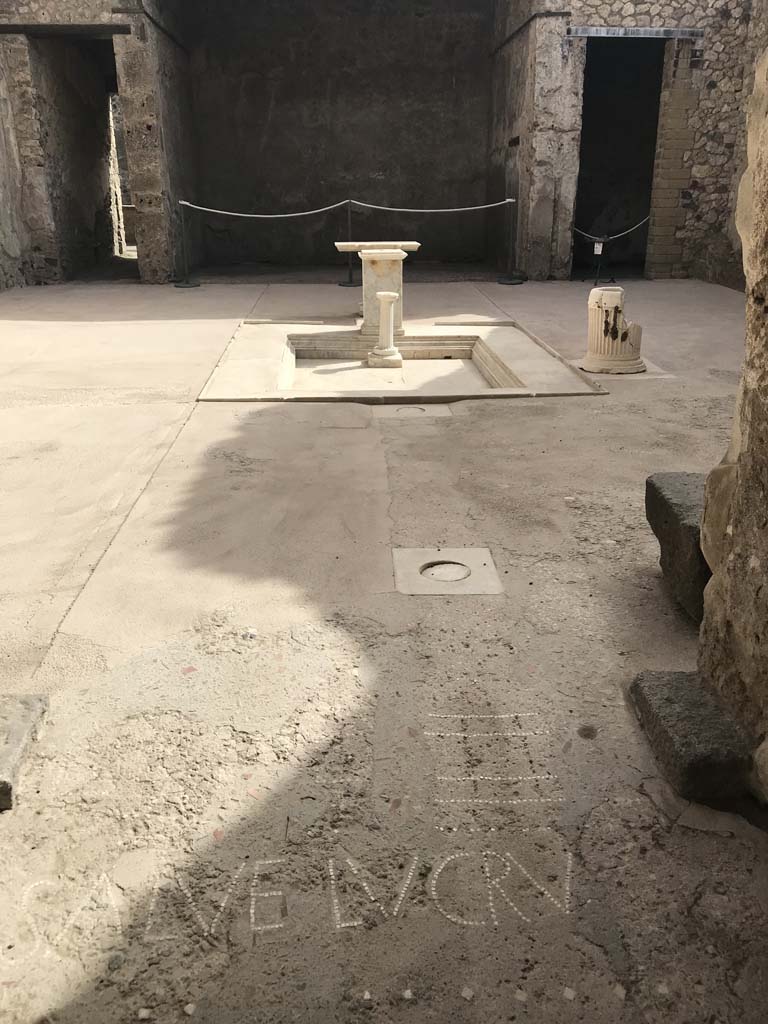 VII.1.47 Pompeii. April 2019. Looking from entrance corridor across atrium towards tablinum 6.
Photo courtesy of Rick Bauer.
