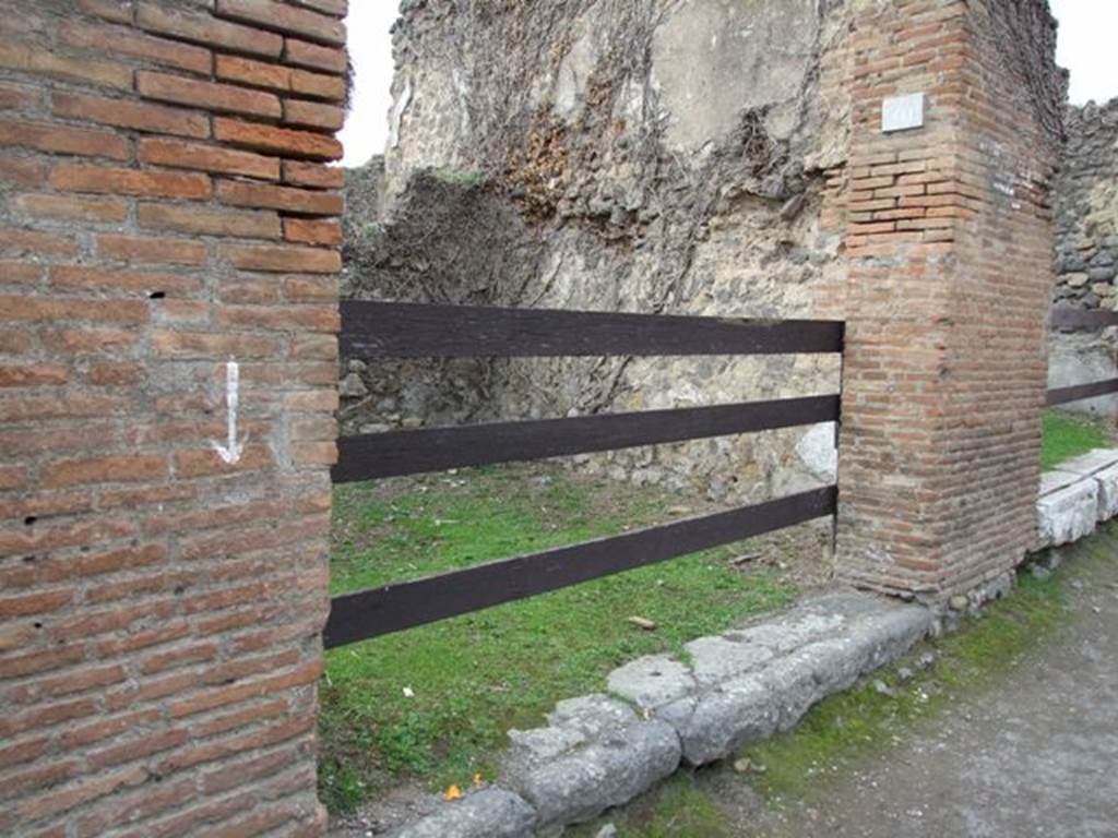 VII.2.10 Pompeii.  Shop.  December 2007.  Entrance.