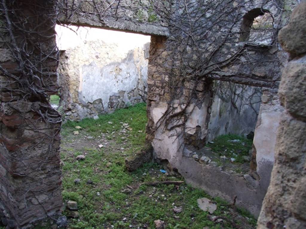 VII.2.14 Pompeii. March 2009. Garden room, south wall with niche and window to room on south side of garden.