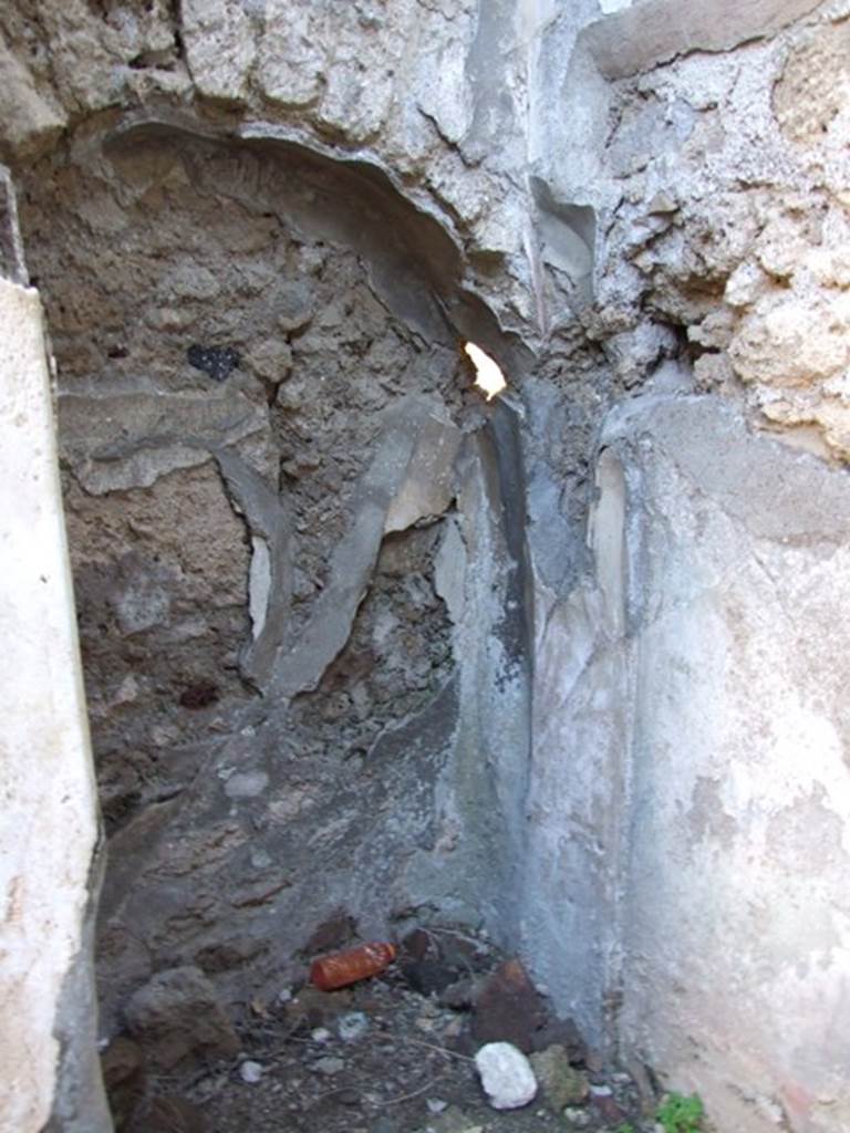 VII.2.14 Pompeii. March 2009. Large niche in south-west corner of garden room.