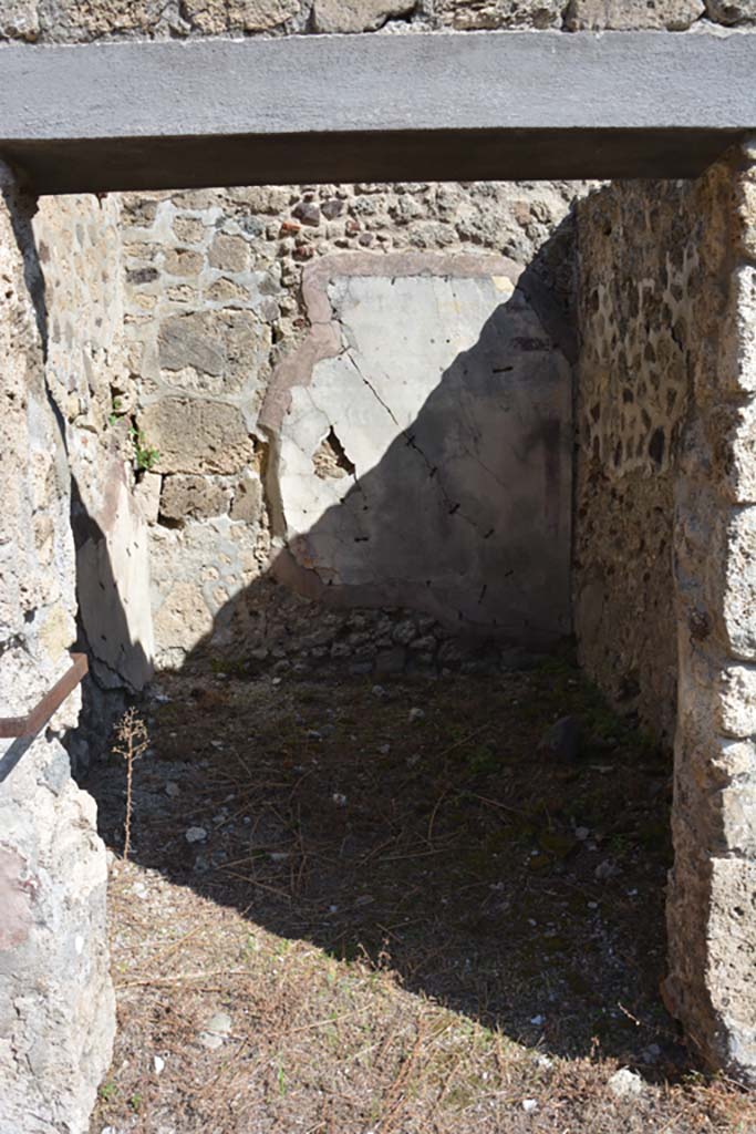 VII.2.16 Pompeii. October 2019. Doorway to cubiculum 5, looking east.
Foto Annette Haug, ERC Grant 681269 DCOR.

