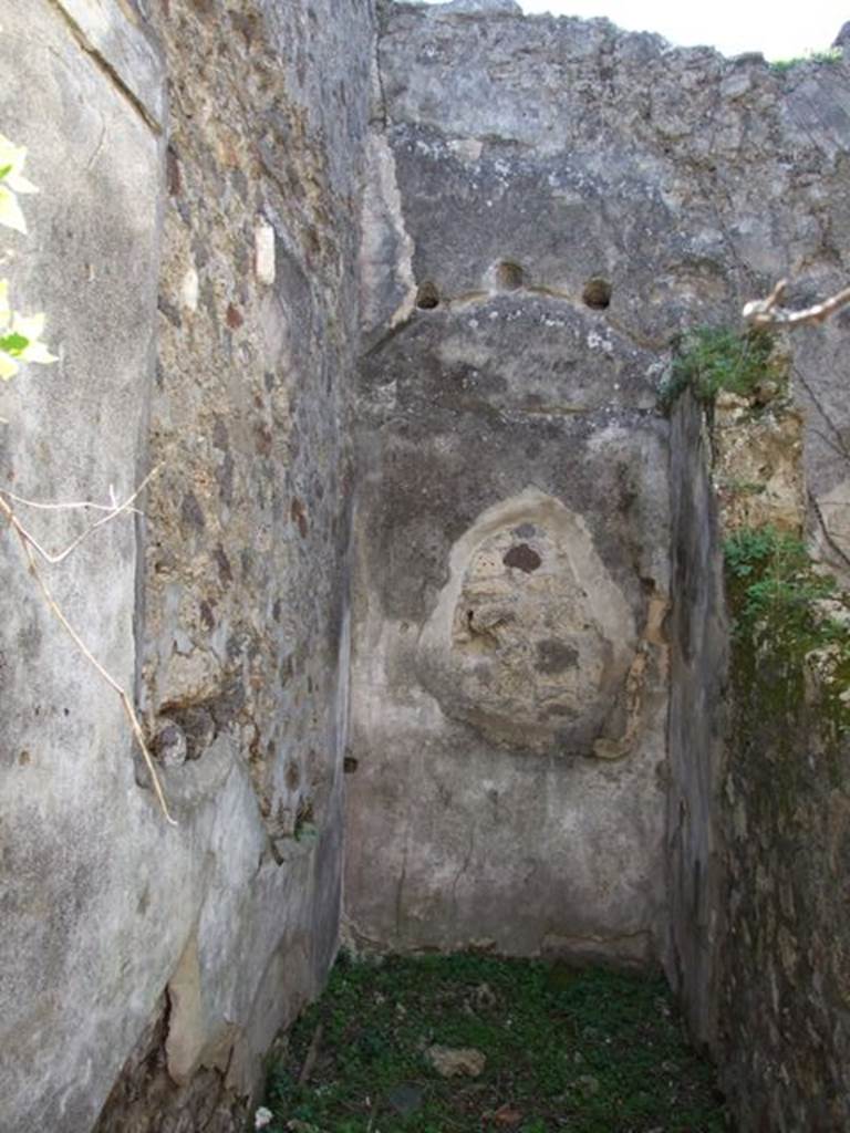 VII.2.16 Pompeii.  March 2009. Room 18.  Small room or Cubiculum. Looking south.