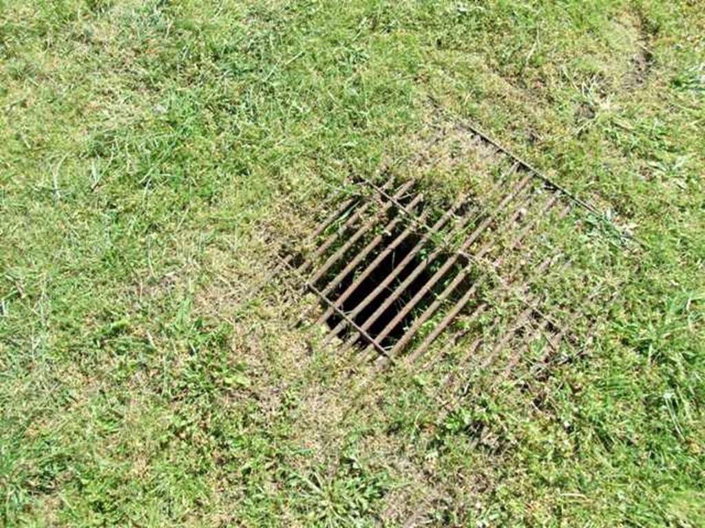 VII.2.18 Pompeii. March 2009. Deep well, approximately 26m. deep in peristyle garden.