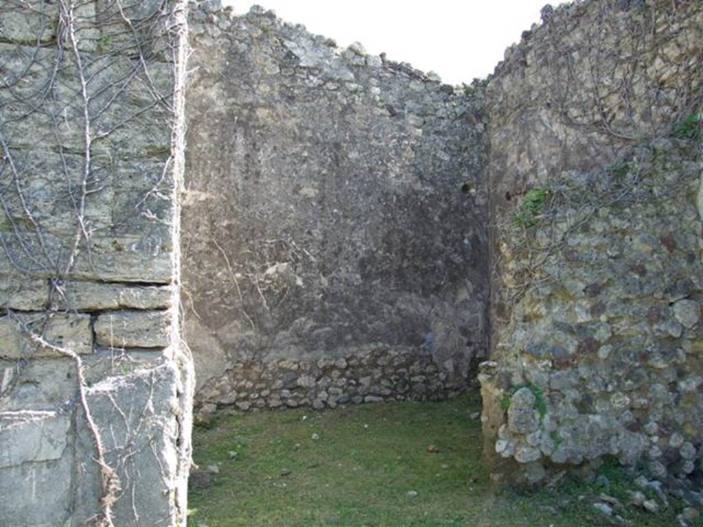 VII.2.20 Pompeii.  March 2009.   Doorway to Room 6.  Ala. East wall.