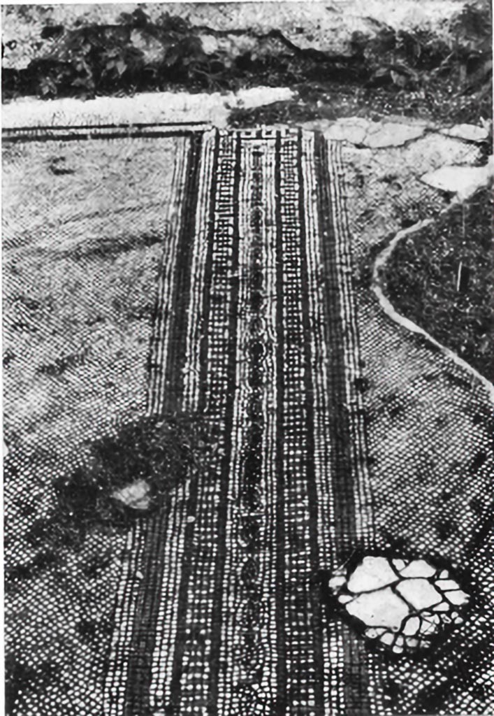 VII.2.20 Pompeii. c.1930. Triclinium (t). (Note: our room 11).
According to Blake, this border of coloured limestone, may have been one of only two, and therefore unique.
The band in the bead and reel design, which runs across the room at the right of the tablinum, dividing into antecamera and room, suggests Hellenistic influences.
See Blake, M., (1930). The pavements of the Roman Buildings of the Republic and Early Empire. Rome, MAAR, 8, (p.75, pl.46, tav.5).
