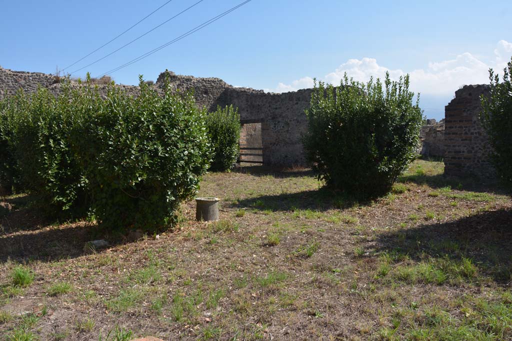 VII.2.20 Pompeii. October 2019. Looking south-east across peristyle, from north-west corner.
Foto Annette Haug, ERC Grant 681269 DCOR.
