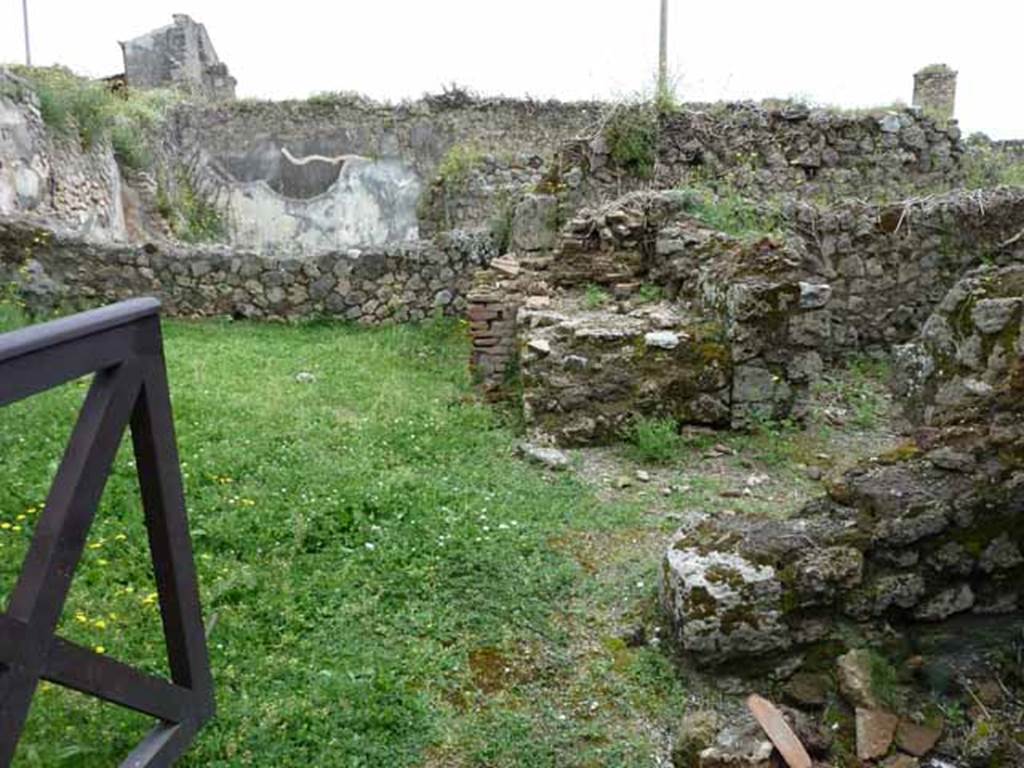 VII.2.27 Pompeii. May 2010. Looking east from the entrance.