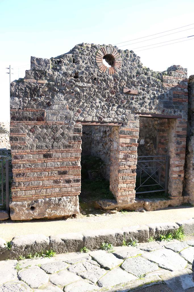 VII.2.28 Pompei, on left, with VII.2.29, on right. December 2018.
Looking east to doorways. Photo courtesy of Aude Durand.