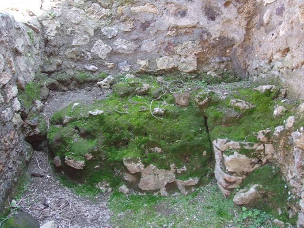 VII.2.28 Pompeii. March 2009. Stone bed.
