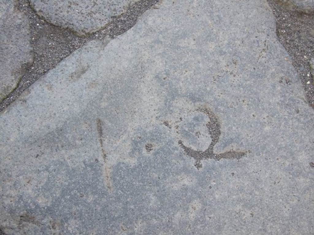 December 2007. Inscription K.Q. in Vicolo Storto outside VII.2.28.
K.Q is Kalendis Quintilibus (July 1st). According to Mau this apparently relates to the laying of pavement and must go back before 44BC when the month QUINCTILUS was changed to IULIUS, our July. Pompeii was therefore paved before 44BC.
See Mau, A., 1907, translated by Kelsey F. W. Pompeii: Its Life and Art. New York: Macmillan. (p.228).