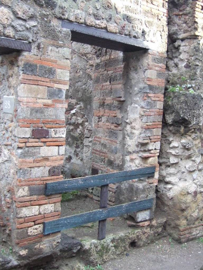 VII.2.29 December 2005. Entrance.