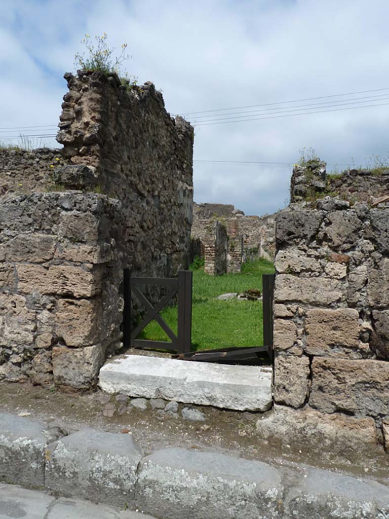 VII.2.35 Pompeii. May 2010. Entrance.
