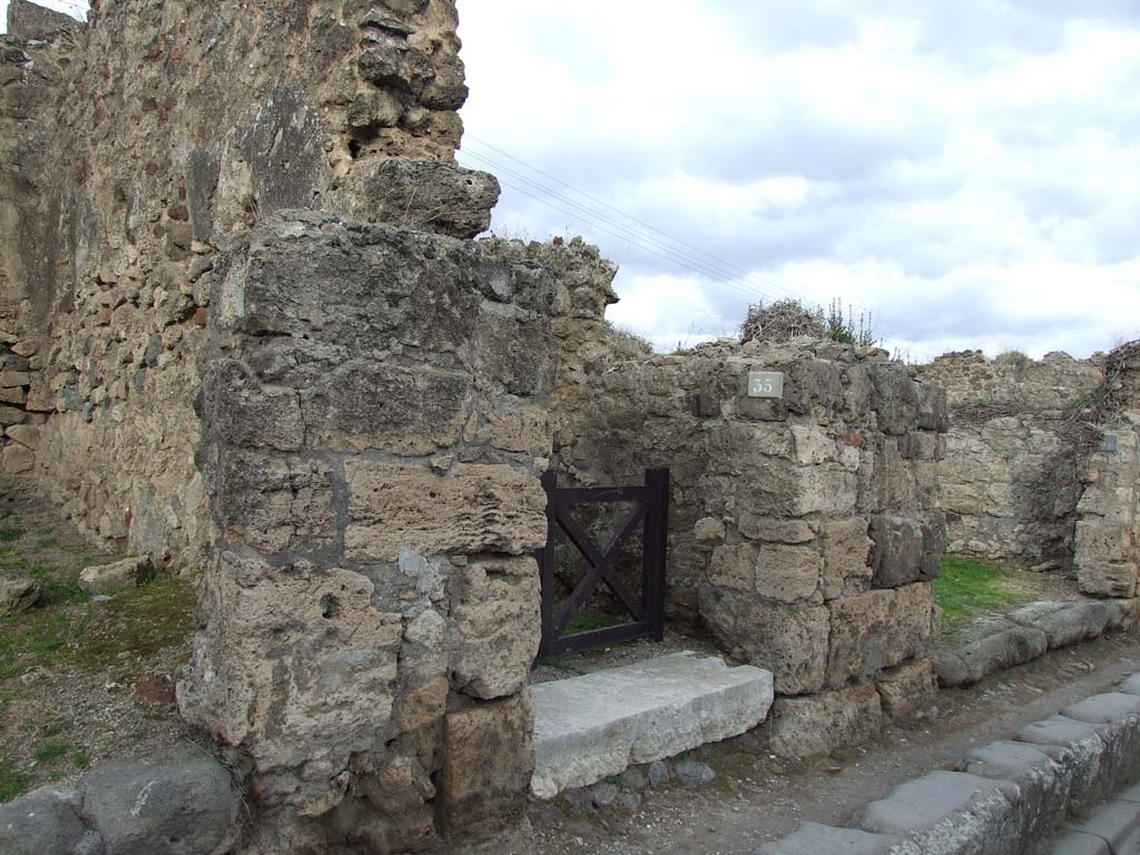 VII.2.35 Pompeii. December 2007. Entrance.