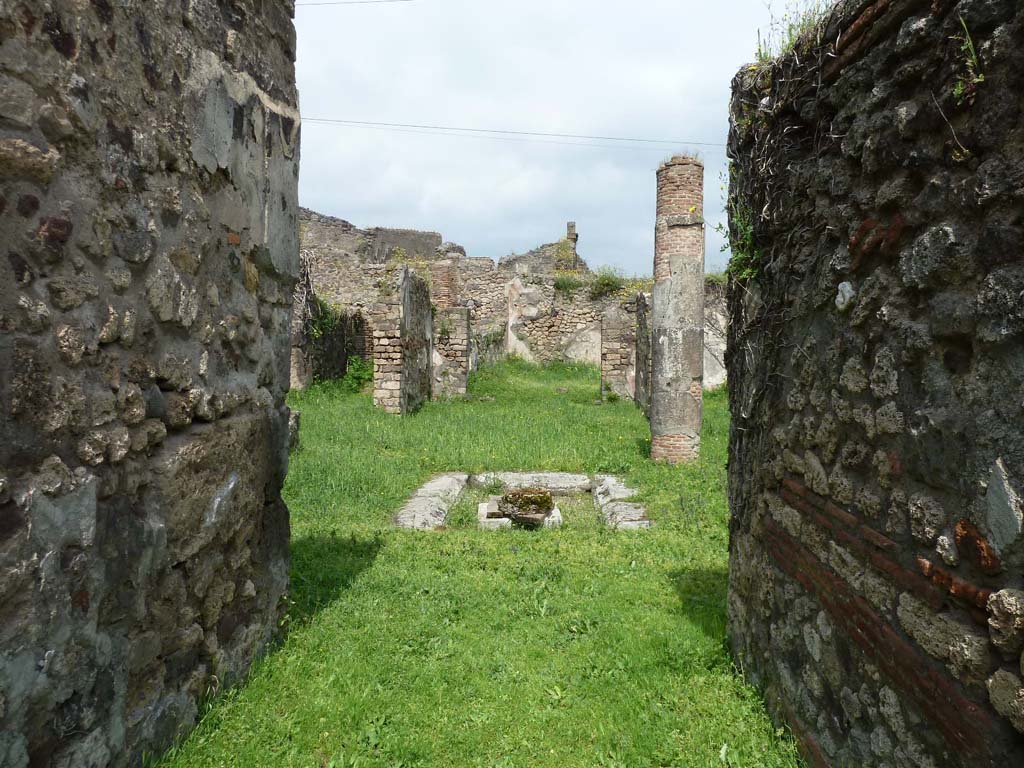 VII.2.35 Pompeii. May 2010. Entrance corridor, looking north-west to corridor leading to VII.2.27.