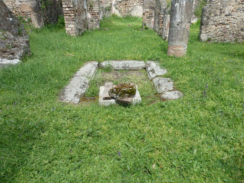 VII.2.35 Pompeii. May 2010. Impluvium in atrium.