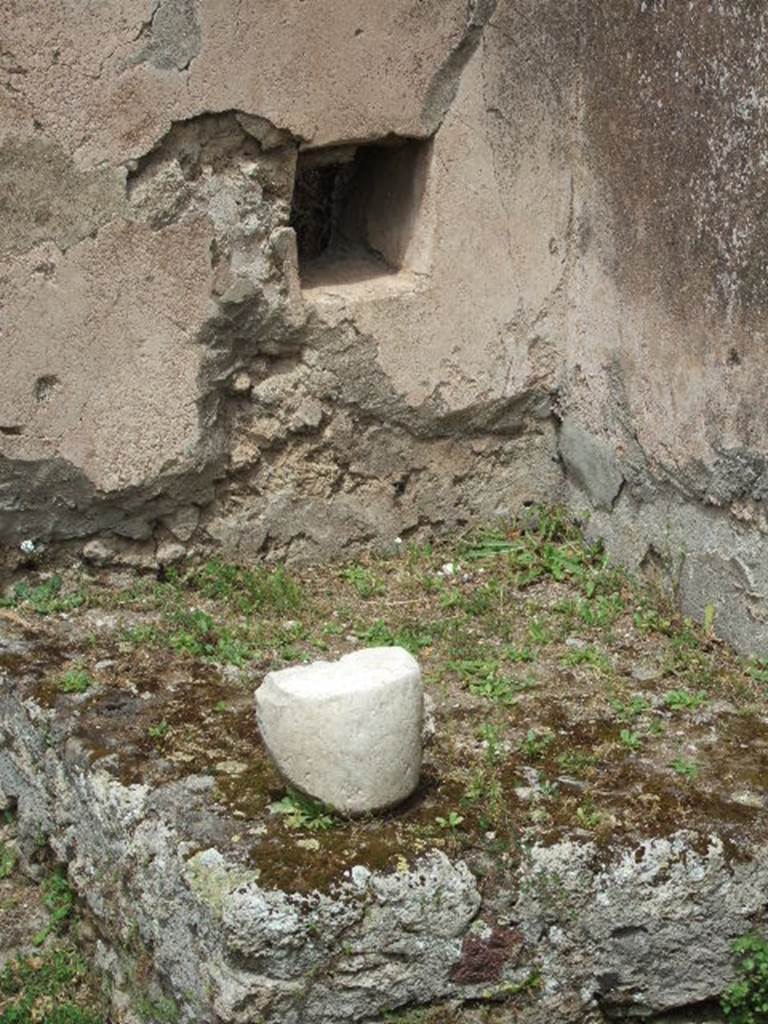 VII.2.41 Pompeii. May 2006. North-east corner.