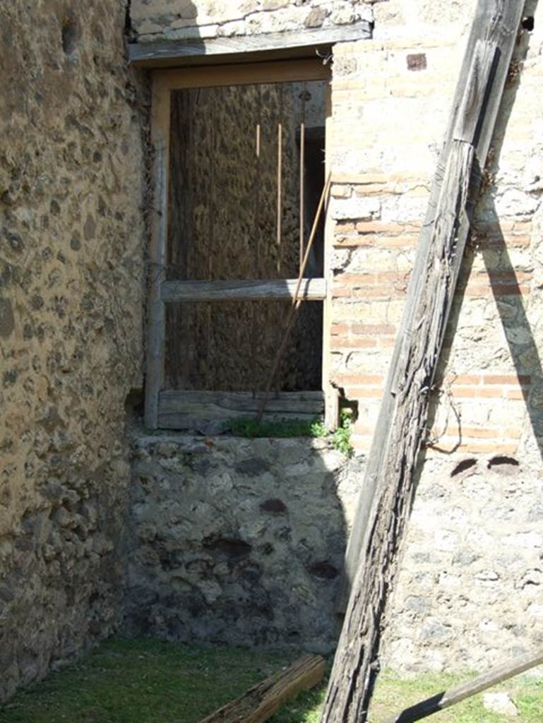VII.2.42 Pompeii. March 2009.  Door in north west corner.