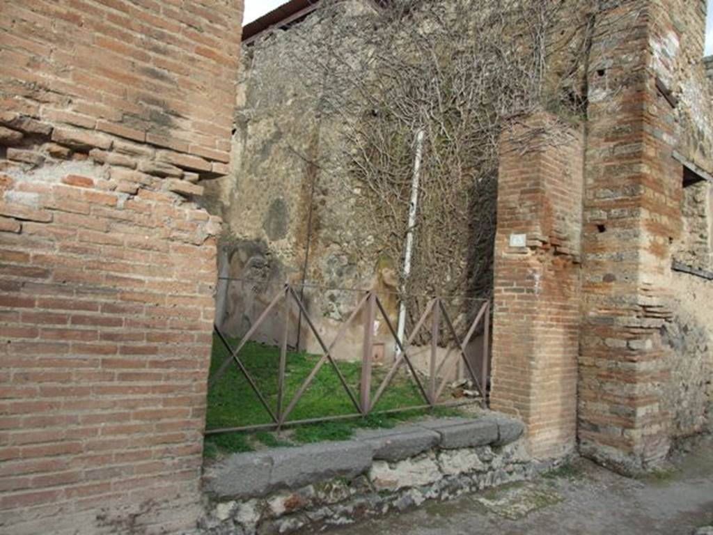 VII.2.43 Pompeii.  December 2007.  Entrance. Fiorelli quoted this electoral recommendation, as being found on the pilaster between VII.2.43 and VII.2.44 (on the right),
M . CERRINIVM
VATIAM . AED . OVF . SERI . BIBI
UNIVERSI . ROGANT
SCR . FLORVS . CVM . FRVCTO       [CIL IV 581]
See Pappalardo, U., 2001. La Descrizione di Pompei per Giuseppe Fiorelli (1875). Napoli: Massa Editore. (p. 84)

Della Corte quoted the following electoral recommendation, as found on the left pilaster, in support of the name of the owner of the shop,
Cuspium  Pansam  aed(ilem)
Magonius  rogat      [CIL IV 579]
See Della Corte, M., 1965.  Case ed Abitanti di Pompei. Napoli: Fausto Fiorentino. (p. 179)

