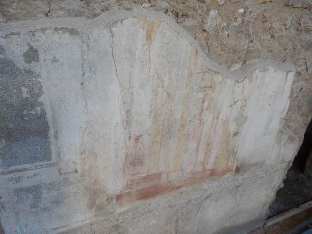 VII.2.45 Pompeii, May 2018. Atrium, painted decoration on west wall between doorways to cubiculum and room with stairs.
Photo courtesy of Buzz Ferebee.