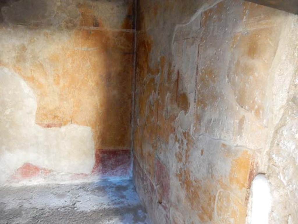 VII.2.45 Pompeii, May 2018. Looking towards north-west corner and north wall of cubiculum on west side of atrium.
Photo courtesy of Buzz Ferebee.