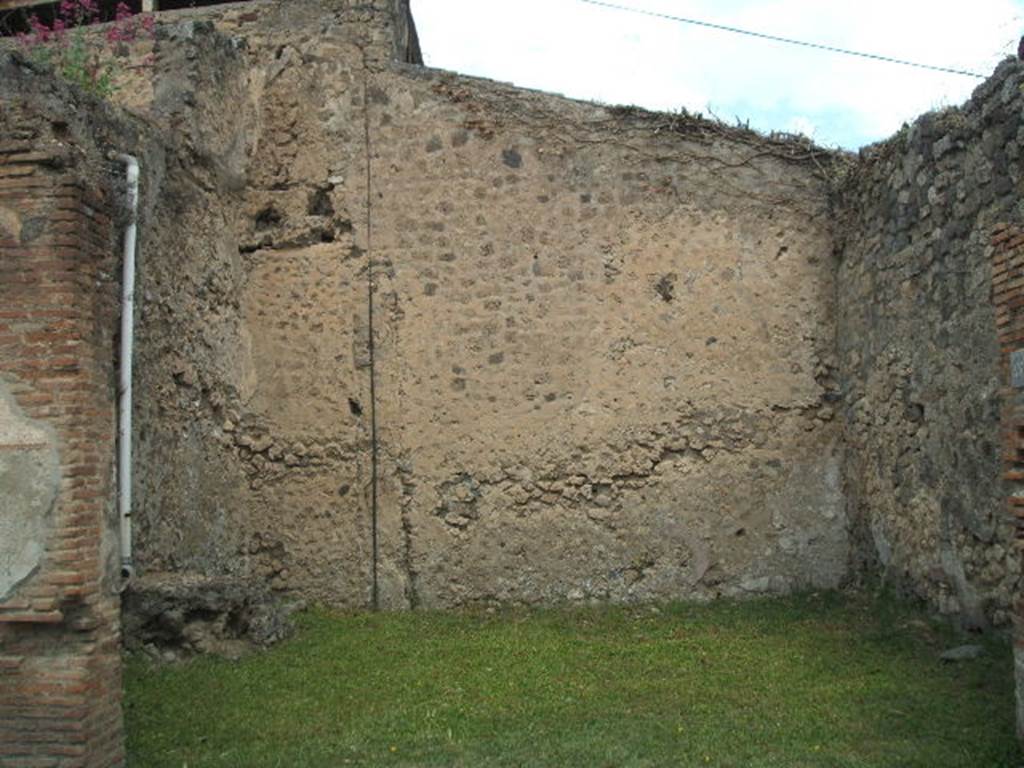 VII.2.46 Pompeii. Looking north across shop from entrance. May 2005.