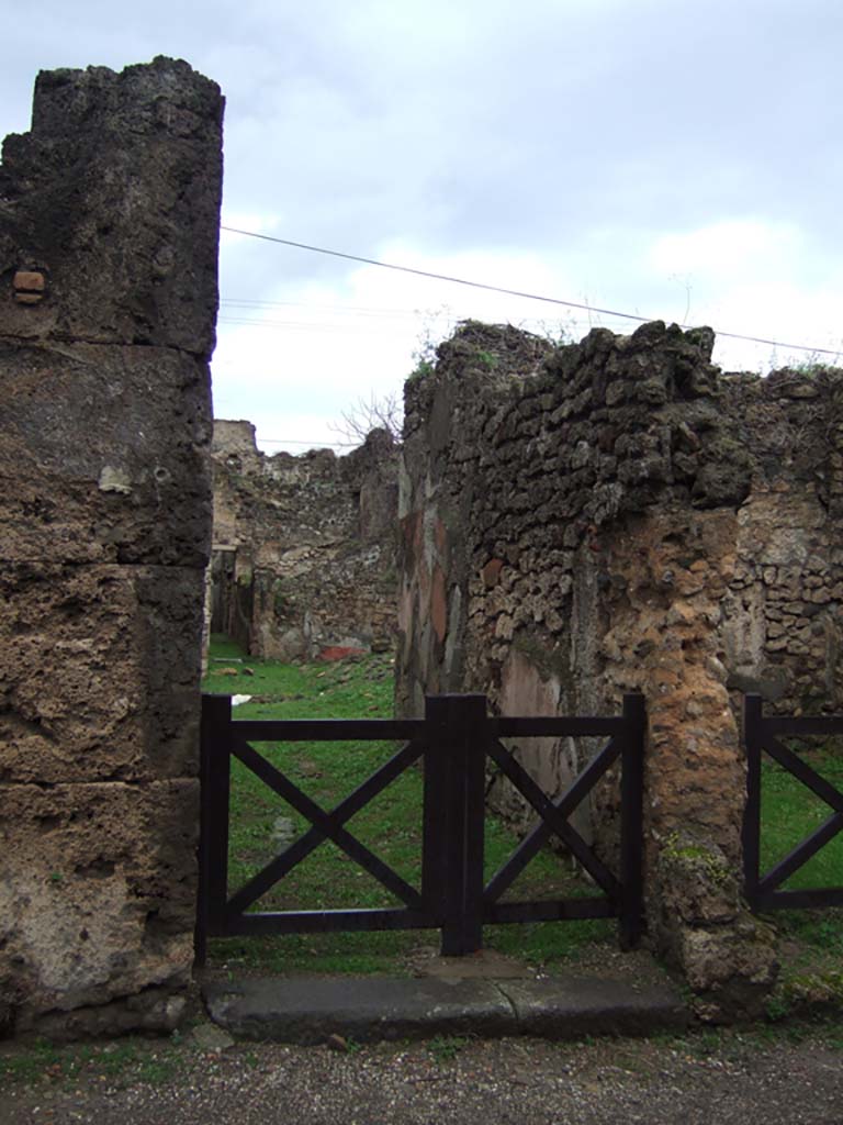 VII.2.48 Pompeii. December 2005. Entrance doorway.