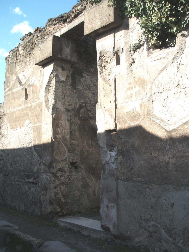 VII.2.51 Pompeii. December 2004. Entrance with square tufa capitals. 
Two electoral programma were found on the wall bordering the entrance. 
Della Corte said in 1964, these were still partly readable.	

Suettium aed. ovf. Potitus cliens r(ogat)     [CIL IV 593]

Suettios Certum II vir i. d. (et) Verum aed. (et) Celsum, (huius)
        collegam, quorum  innocentiam probastis, rog(ate).
                       Elainus dissign(ator) rog(at)      [CIL IV 597]

See Della Corte, M., 1965.  Case ed Abitanti di Pompei. Napoli: Fausto Fiorentino. (p.181)

According to Fiorelli, it was written as

SVETTIOS . CERTVM . II . VIR . I . D
VERVM . AED . CELSVM . COLLEGAM . ROG 
QVORVM . INNOCENTIAM
              PROBASTIS
 ELAINVS . DISSIGN . ROG         [CIL IV 597]

See Pappalardo, U., 2001. La Descrizione di Pompei per Giuseppe Fiorelli (1875). Napoli: Massa Editore. (p. 85)
