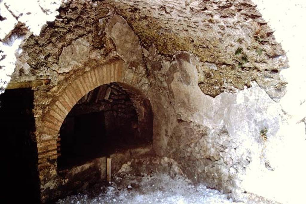 VII.2.51 Pompeii. 1966. Oven in kitchen.  Photo by Stanley A. Jashemski.
Source: The Wilhelmina and Stanley A. Jashemski archive in the University of Maryland Library, Special Collections (See collection page) and made available under the Creative Commons Attribution-Non Commercial License v.4. See Licence and use details.
J66f0478
