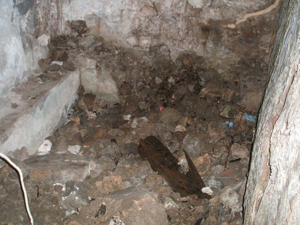 VII.2.51 Pompeii. December 2004. Latrine in kitchen?