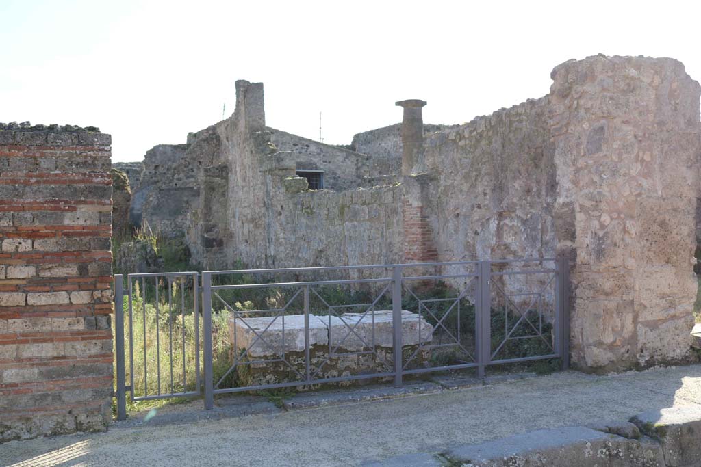VII.3.13, Pompeii. December 2018. Looking south-west towards entrance doorway. Photo courtesy of Aude Durand.