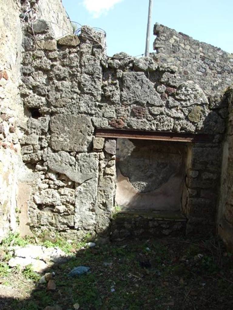 VII.3.29 Pompeii. March 2009. Room 14. Cubiculum. East wall with recess.