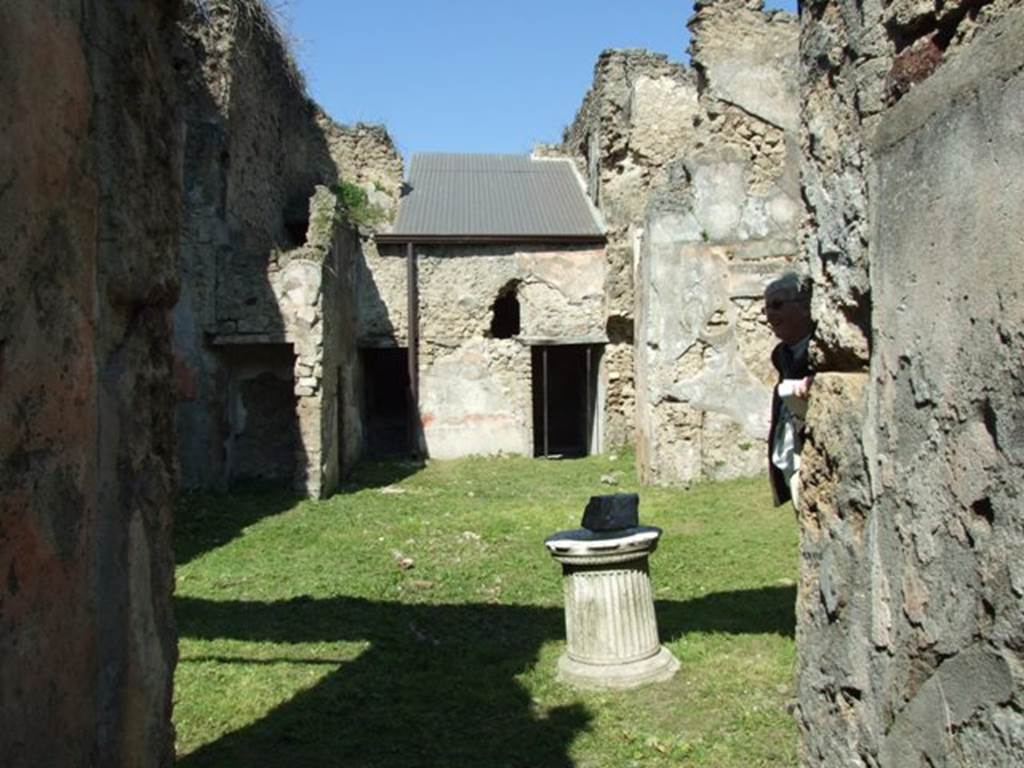 VII.3.29 Pompeii.  March 2009. Looking north across Atrium from entrance fauces.
