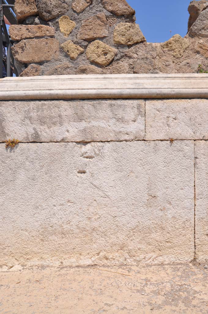 VII.4.1, Pompeii. July 2017. Looking north to west end of boundary wall on south side.
Foto Anne Kleineberg, ERC Grant 681269 DÉCOR.
